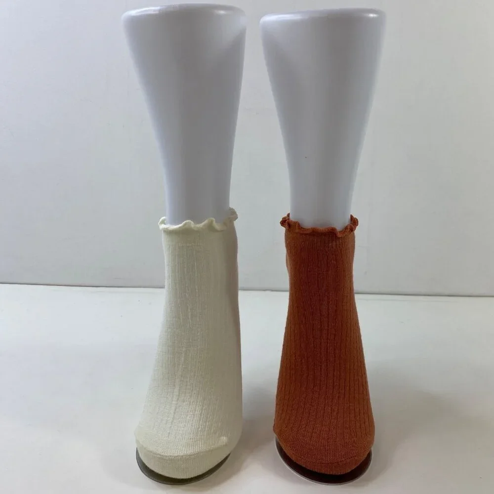 Womens Ruffle Ankle Socks 2-Pack Adorable Ribbed Design Cream Brown - Picture 2 of 3
